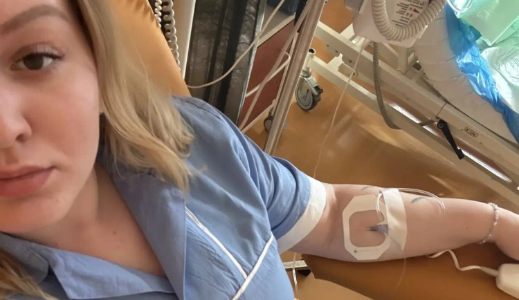 Nikola se stará o nemocné děti. Teď hrozí, že ji nádor připraví o zrak