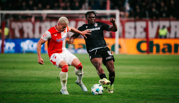 Fotbalisté Slavie remizovali s Plzní bez branek a ligu vedou o osm bodů