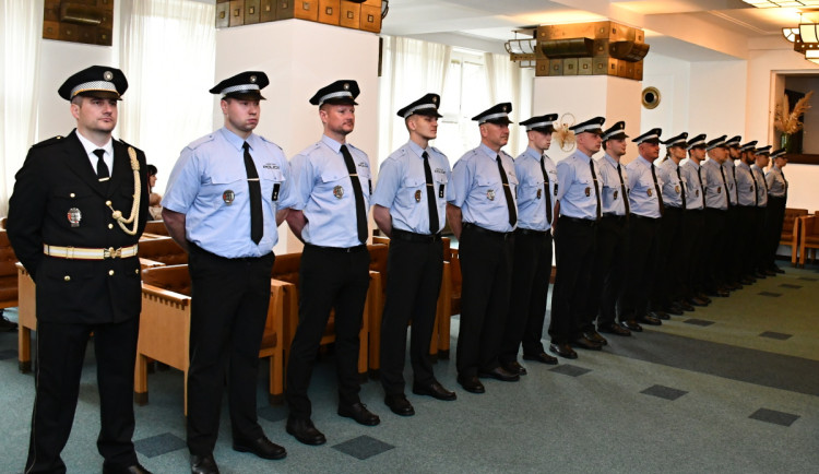 Městskou policii v Ostravě posiluje 15 nových strážníků. Jsou mezi nimi dvě ženy