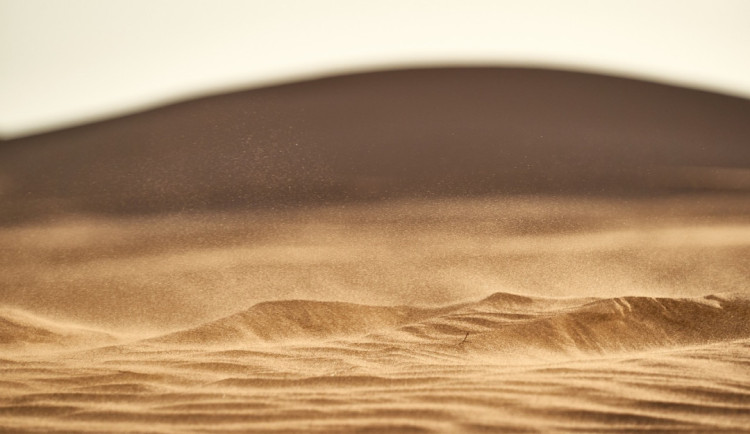 Nad Českem je velké množství saharského prachu. Může ovlivnit teploty