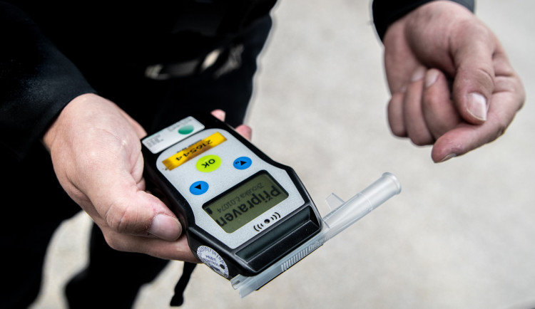 VIDEO: Rvačka v centru Jihlavy. Strážníci našli na ulici muže v bezvědomí