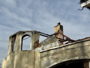 Vila hrůzy mění majitele. Z objektu vyvezl 50 kontejnerů odpadu a kolec injekcí