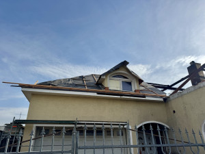 Vila hrůzy mění majitele. Z objektu vyvezl 50 kontejnerů odpadu a kolec injekcí