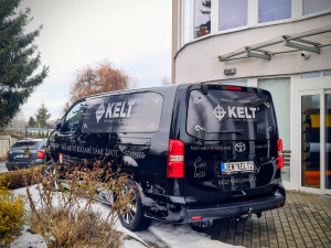 Pohřebák, který pobaví. Rebelové ze společnosti KELT vdechnou reklamě nový život