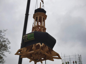 Věž kostela z 15. století v Borovanech na Českobudějovicku dostala novou kupoli