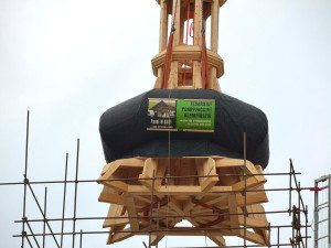 Věž kostela z 15. století v Borovanech na Českobudějovicku dostala novou kupoli