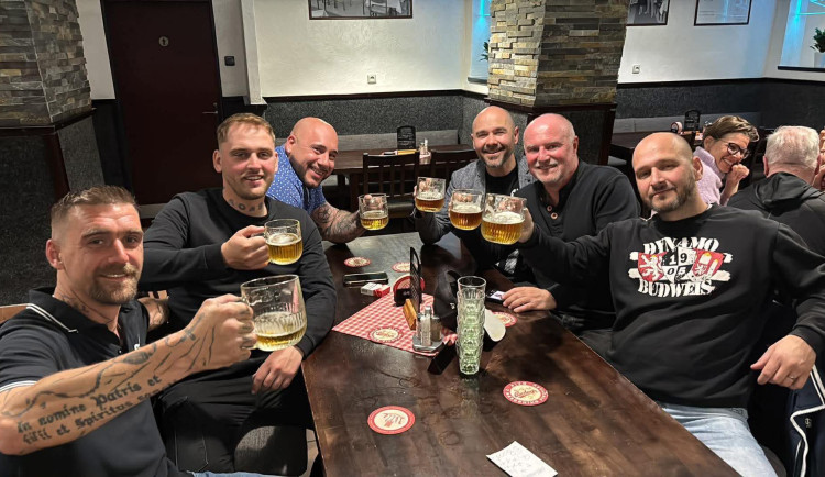 Vedení Dynama kritizují i legendy klubu. Otevřeným dopisem vyzvali k prodeji klubu