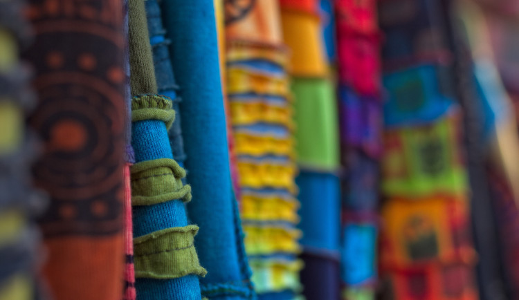 Hatě skrývaly další padělky. Inspektoři našli zboží za miliony