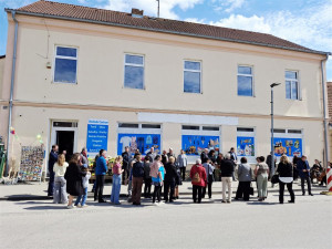 V Suchdole nad Lužnicí uctili oběti holokaustu. Instalovali nové kameny zmizelých