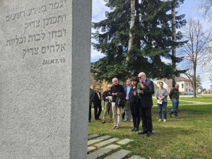 V Suchdole nad Lužnicí uctili oběti holokaustu. Instalovali nové kameny zmizelých