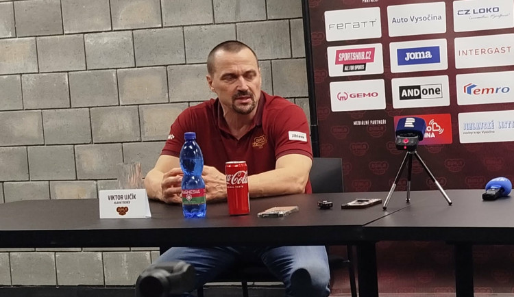 Ujčíka po třetí prohře mrzela produktivita. Nic nevypustíme, už jen kvůli fanouškům, říká
