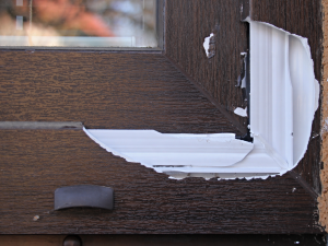 Brusky, pily i autobaterie. Zloděj vykrádal chaty na Blatensku, místní dobře znal