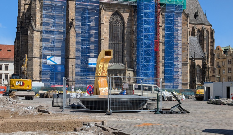 Fontána Corso se po letech znovu rozezpívá, pozlacená Chrtice bude letos na suchu