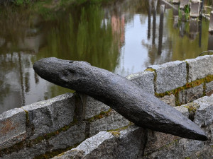 Pod hladinu Otavy. Potápěči se brodili bahnem při obnově česel Křižíkovy elektrárny