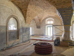 Objev ve skále i nové pivo. Rekonstrukce pivovaru v Jindřichově Hradci jde do finále