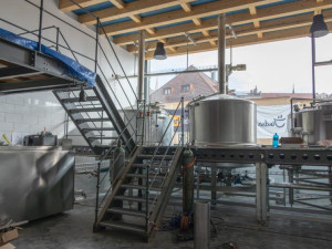 Objev ve skále i nové pivo. Rekonstrukce pivovaru v Jindřichově Hradci jde do finále