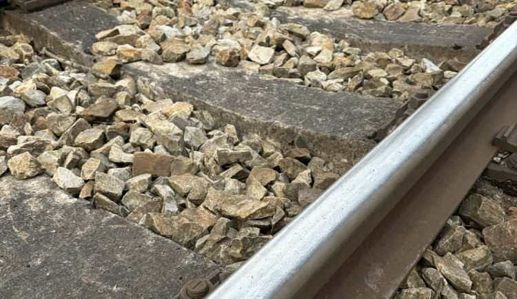 Vlak u Veselí nad Lužnicí srazil člověka, provoz na trati stojí