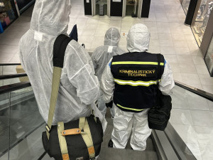 FOTO: Umělá krev a zásah proti útočníkovi. Policie i záchranáři trénovali u Mercury