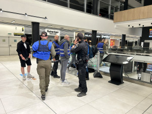 FOTO: Umělá krev a zásah proti útočníkovi. Policie i záchranáři trénovali u Mercury