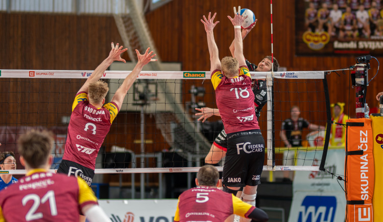 Jihostroj má za sebou první zápas o bronz, výhra nad Duklou nebyla jednoduchá