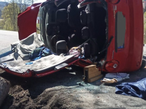 V Loučovicích havarovalo auto, záchranáři resuscitovali devadesátiletou ženu