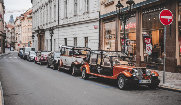 V Praze kontrolovali falešné veterány, vážné technické závady měla většina