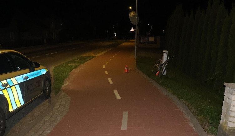 Tvrdý pád na cyklostezce. Cyklistika u Uničova nadýchala pět promile