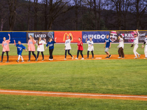 Čarodějnice a extraligový baseball pod světly. Hluboká zve ve čtvrtek celé rodiny