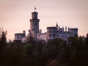 Čarodějnice a extraligový baseball pod světly. Hluboká zve ve čtvrtek celé rodiny