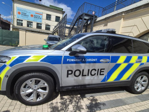 Budějovičtí policisté mají nové Kodiaqy, v kufru vozí žebřík i defibrilátor