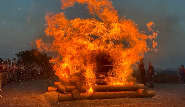 Blíží se pálení čarodějnic. Oheň nespouštějte z očí, připomínají hasiči