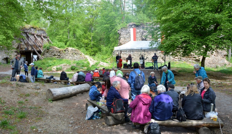 Karlův Hrádek přivítá návštěvníky na zahájení turistické sezóny: Řeka, les a lov