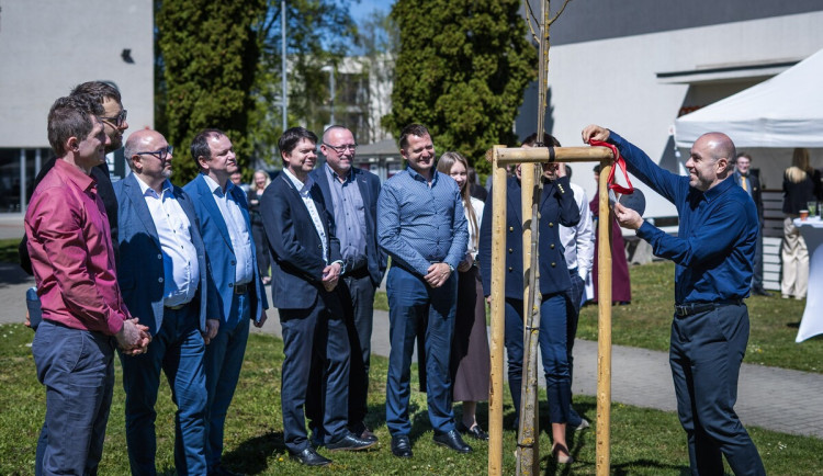 Dvacet let proměn a pokroku. VŠTE si výročí připomněla akademickou slavností