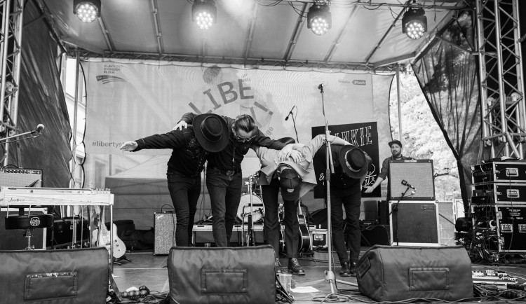 Stage Paměti národa přinese koncerty i debatu o ceně svobody s uznávanými novináři