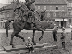DRBNA HISTORIČKA: Od zákazů k manifestacím. Jak se rodil první máj v Budějcích