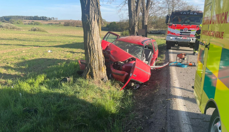 Řidičce vlétl do auta igelitový pytel, zakryl jí obličej a havarovala