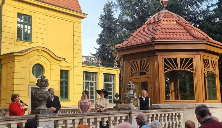 Dům dětí a mládeže má zrekonstruovaný altán, sloužit bude výuce i odpočinku