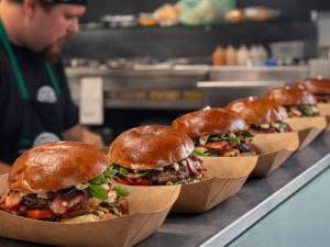 V ČEZ Areálu Vltava vznikne hokejová fanzóna s burgery