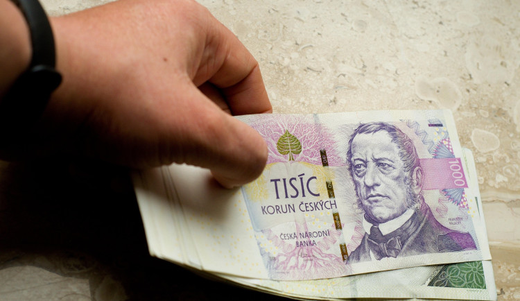 Průměrný důchod v Jihočeském kraji se loni zvýšil o 1,9 procenta na 20 tisíc
