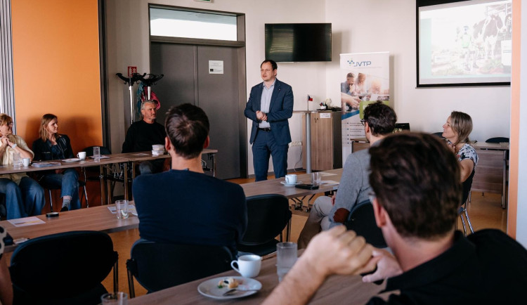 Startupová snídaně představila inovace od umělé inteligence po boj se slimáky