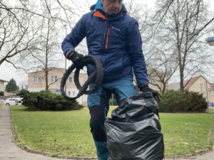 Stovky dobrovolníků uklidily Budějce. Sesbíraly skoro tři tuny odpadu