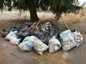 Stovky dobrovolníků uklidily Budějce. Sesbíraly skoro tři tuny odpadu