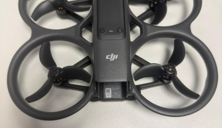 Muž létal s dronem u pražského letiště, museli kvůli němu odklonit spoj až do Vídně