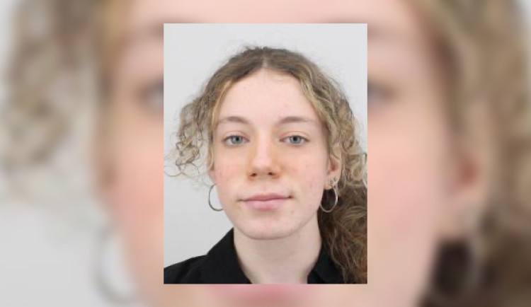 Třináctiletou Lauru soud poslal do dětského centra, raději utekla. Pátrá po ní policie