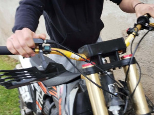 Motorkář na Písecku srazil cyklistu a ujel, hledá ho policie