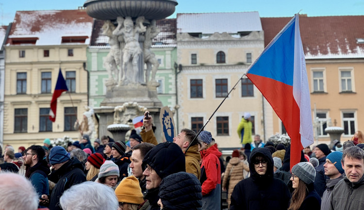 Ruce pryč od médií. Do Budějovic míří pochod za obranu novinářské nezávislosti