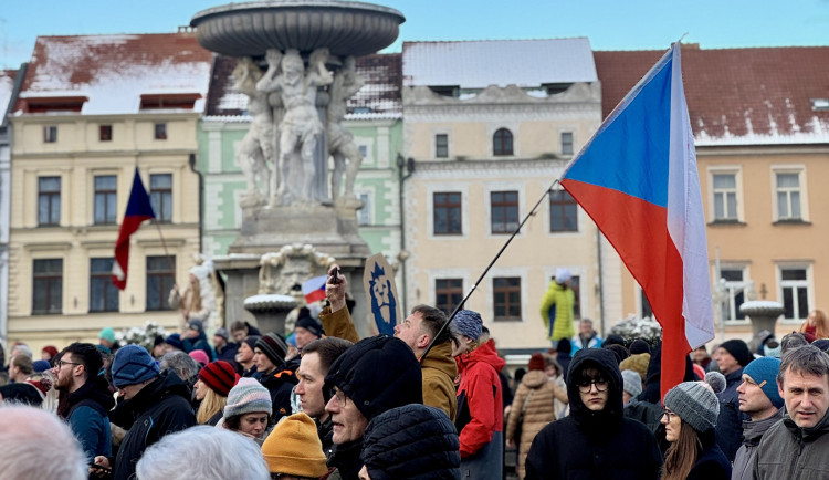 Ruce pryč od médií. Do Budějovic míří pochod za obranu novinářské nezávislosti