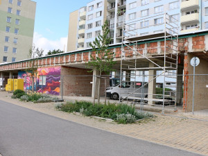 Na sídlišti Vltava začala stavba kavárny, ve které budou pracovat klienti s handicapem