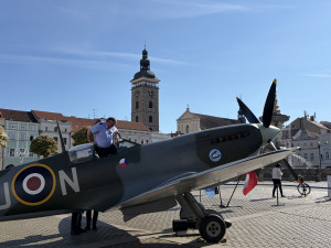 Doubledecker, Spitfire i čaj s mlékem. Budějce zaplnilo britské velvyslanectví