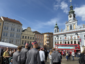 Doubledecker, Spitfire i čaj s mlékem. Budějce zaplnilo britské velvyslanectví
